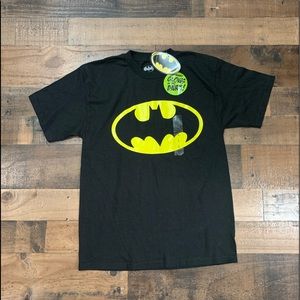 New! DC Comics Glow In Dark BATMAN T-Shirt